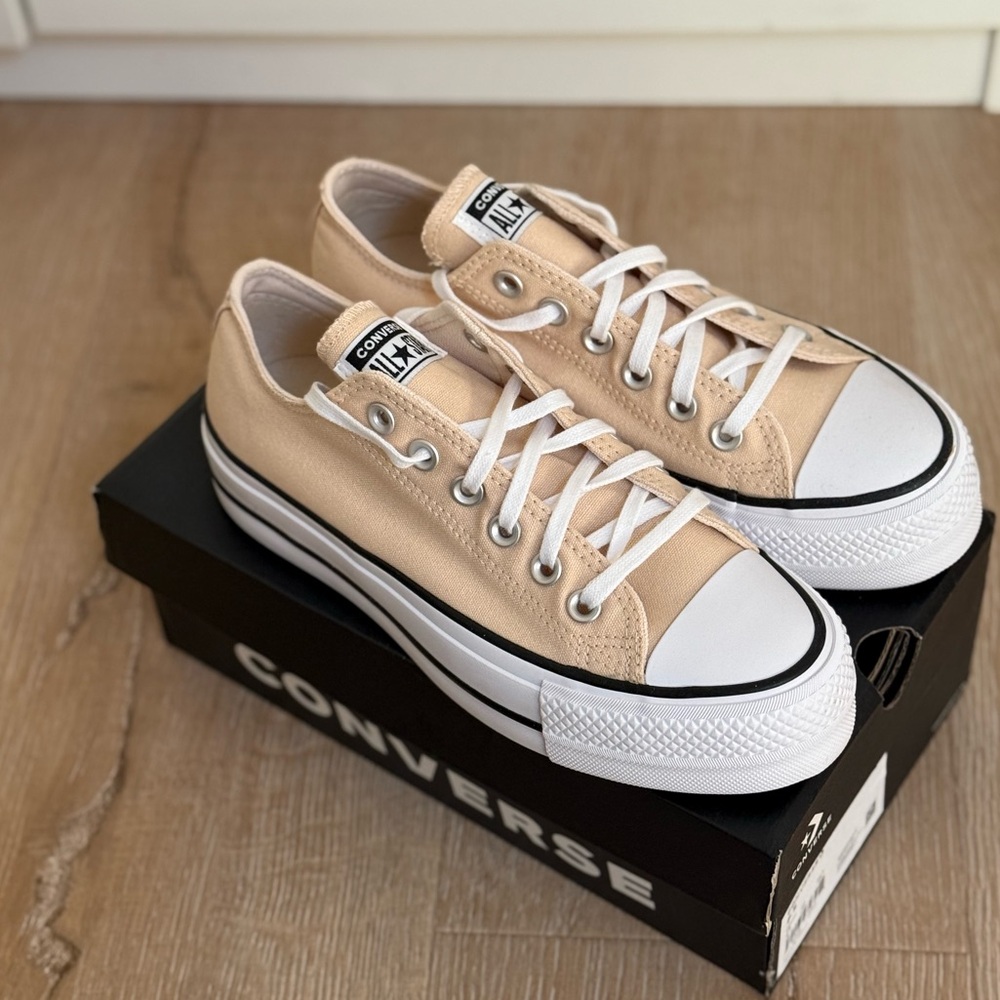 BRAND NEW Converse Chuck Taylor All Star Lift Platform Low Top Shoes